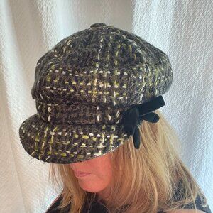 NWOT Size L/XL H&M green white plaid newsboy cap with green velvet bow